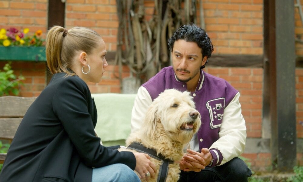 „Rote Rosen“: SIE will einen Neuanfang wagen – aber nicht allein! | © NDR/ARD/Studio Hamburg Serienwerft