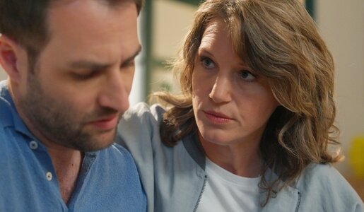 „Rote Rosen“-Schock: Lous und Daniels Beziehung wird auf die Probe gestellt | © NDR/ARD/Studio Hamburg Serienwerft