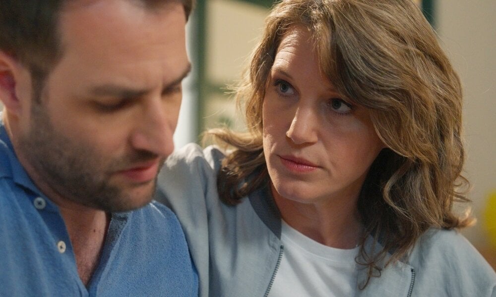 „Rote Rosen“-Schock: Lous und Daniels Beziehung wird auf die Probe gestellt | © NDR/ARD/Studio Hamburg Serienwerft