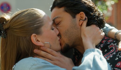 „Rote Rosen“-Hammer: Nach Liebes-Comeback bahnt sich ein Doppel-Abschied an | © NDR/ARD/Studio Hamburg Serienwerft