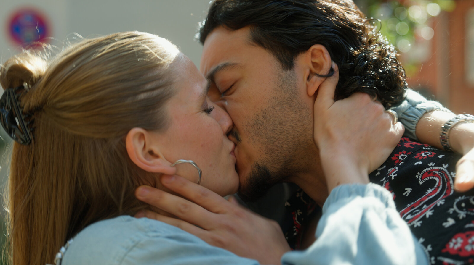 „Rote Rosen“-Hammer: Nach Liebes-Comeback bahnt sich ein Doppel-Abschied an | © NDR/ARD/Studio Hamburg Serienwerft