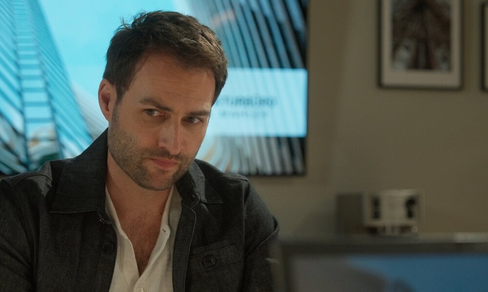 „Rote Rosen“: Daniel konfrontiert schwangere Jess mit schockierender Bitte | © NDR/ARD/Studio Hamburg Serienwerft