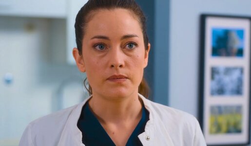 „Die Spreewaldklinik“: Mona in Bedrängnis – Timmys echter Vater taucht plötzlich auf! | © Sat.1/Screenshot