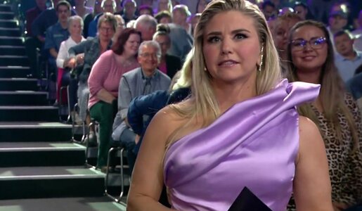 „Die Beatrice Egli Show“: Gast bricht in Tränen aus! Egli sorgt für emotionale Überraschung | © DasErste/Screenshot