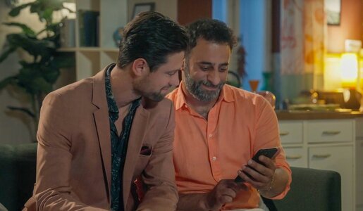 Liebeschaos bei „Rote Rosen“: Seine Rückkehr bringt alles durcheinander | © NDR/ARD/Studio Hamburg Serienwerft