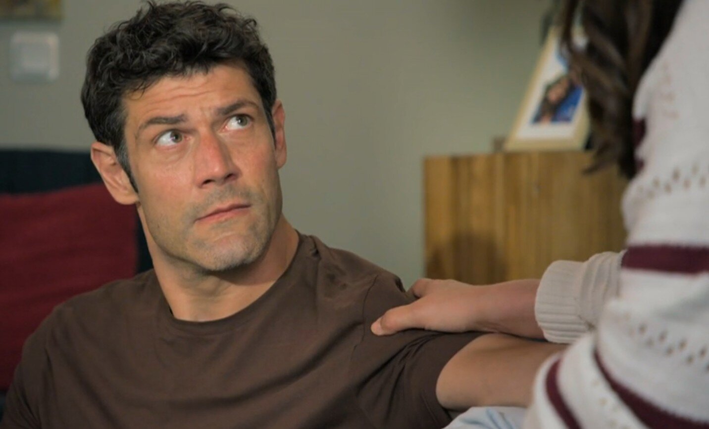 „Die Landarztpraxis“: ER kehrt nach Wiesenkirchen zurück und verkündet Abschieds-Pläne | © Sat.1/Screenshot „Die Landarztpraxis“: ER kehrt nach Wiesenkirchen zurück und verkündet Abschieds-Pläne | © Sat.1/Screenshot