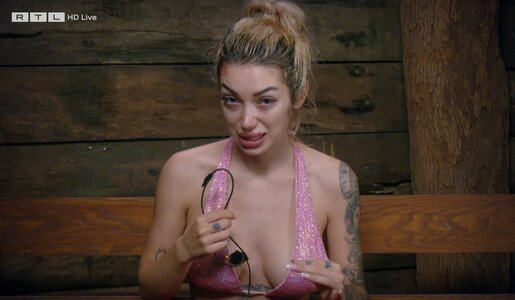 „Dschungelcamp“: Kreisch-Kandidatin Ariel droht RTL mit Ausstieg – „Ich gehe!“ | © RTL