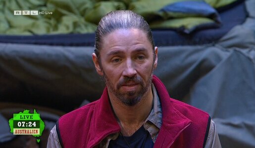 „Dschungelcamp“: Unfall in der Prüfung! Dr. Bob schickt Gil Ofarim ins Krankenhaus | © RTL