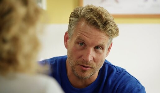 „Die Landarztpraxis“-Abschied? Gleich drei Serien-Stars reisen aus Wiesenkirchen ab | © Sat.1