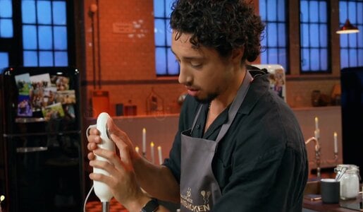 „Das große Promibacken“: Erste rote Schürze für Anna-Carina Woitschack! René Casselly schlittert knapp vorbei | © Sat.1