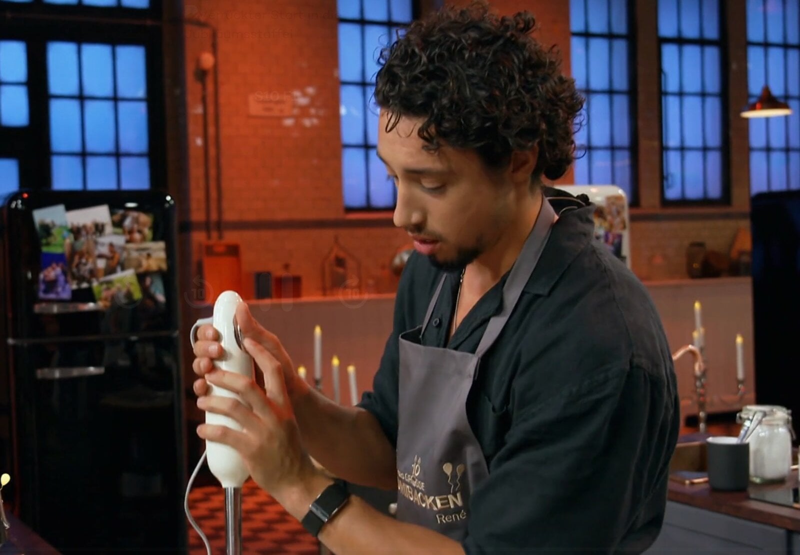 „Das große Promibacken“: Erste rote Schürze für Anna-Carina Woitschack! René Casselly schlittert knapp vorbei | © Sat.1