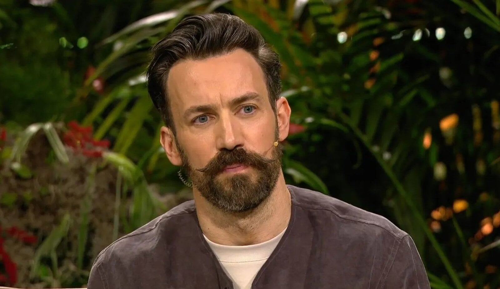 „Dschungelcamp-Nachspiel“: Jan Köppen gesteht Fehler im Umgang mit Gil Ofarim und stellt ihn zur Rede | © RTL