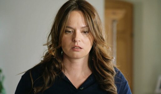 „Die Landarztpraxis“: SIE kehren mit einer Schock-Nachricht nach Wiesenkirchen zurück | © Sat.1