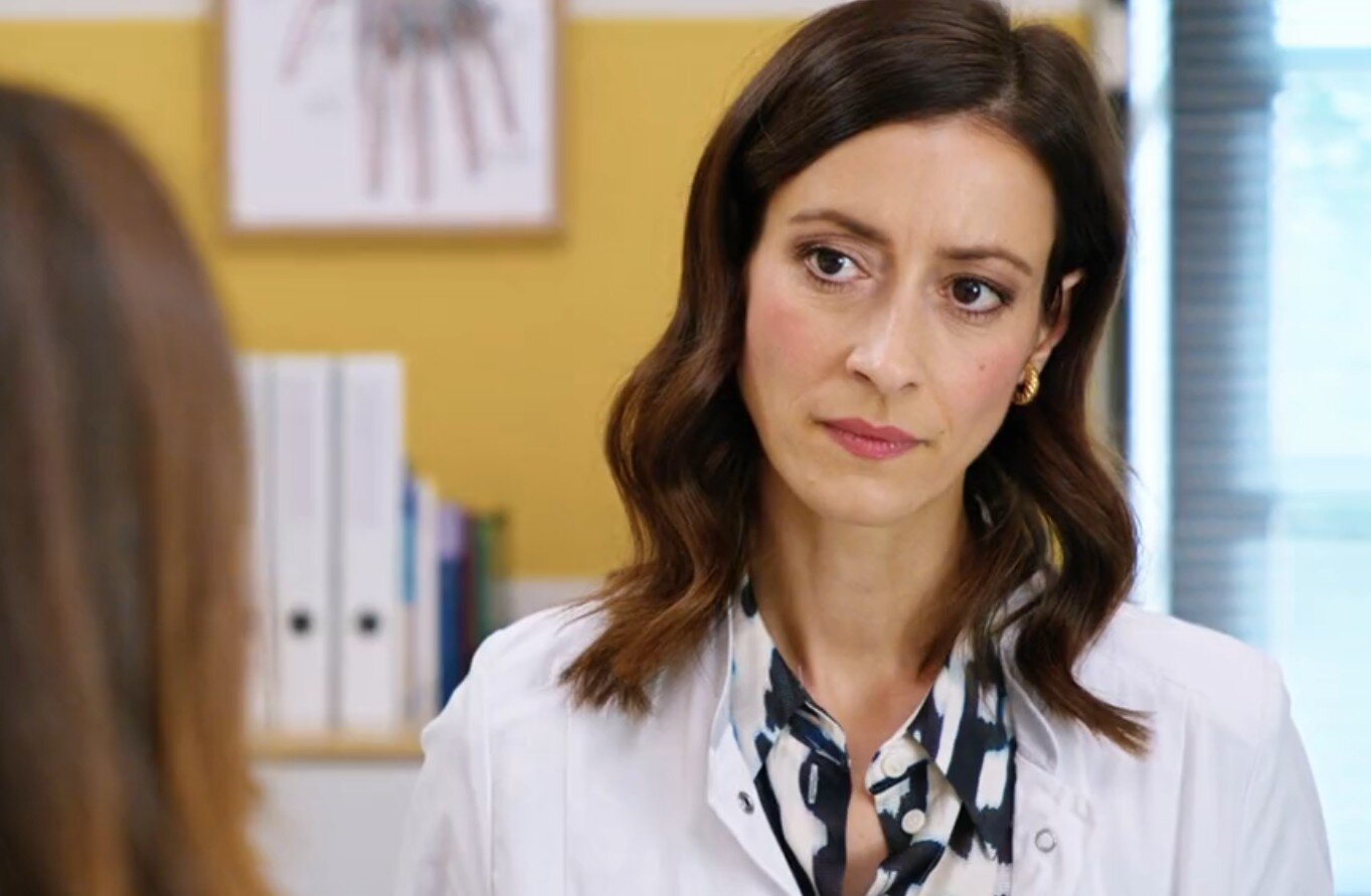 „Die Landarztpraxis“: Wiedersehen mit Becky! Droht jetzt das Liebesaus bei Alexandra und Max? | © Sat.1