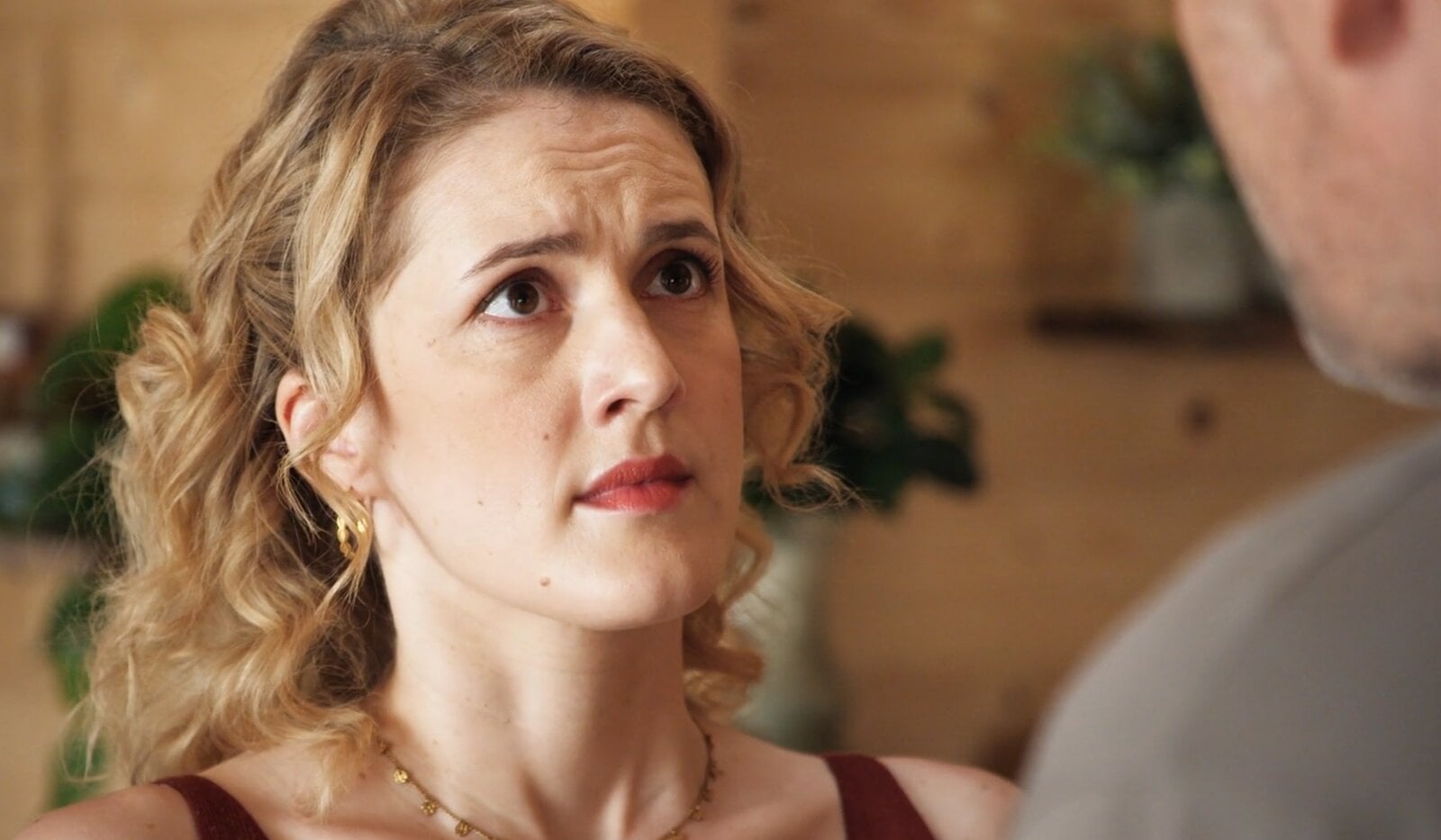 „Die Landarztpraxis“: Simon wird festgenommen – ist Vicki seine einzige Rettung? | © Sat.1