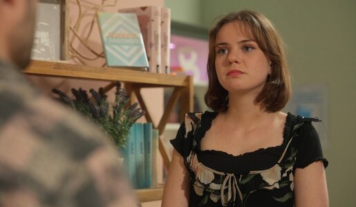 „Rote Rosen“: Daniel sieht keinen Ausweg mehr! Er bricht mit Jess und ihrem Baby | © NDR/ARD/Studio Hamburg Serienwerft