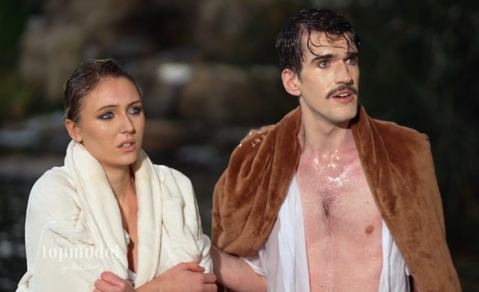 „GNTM“: Knutsch-Shooting endet mit Rettungseinsatz im Wasser | © ProSieben