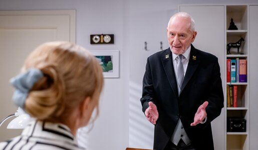 „Sturm der Liebe“: Fürstenhof in der Krise! Alfons verklagt das Hotel | © ARD/WDR/Christof Arnold