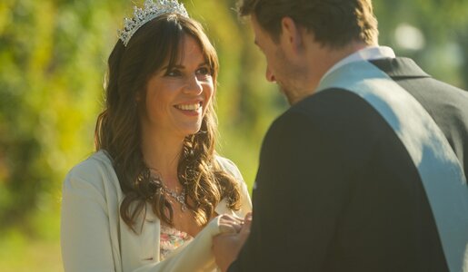 „Rote Rosen“: Gleich zwei Heiratsanträge sorgen für Liebes-Chaos | © NDR/ARD/Studio Hamburg Serienwerft