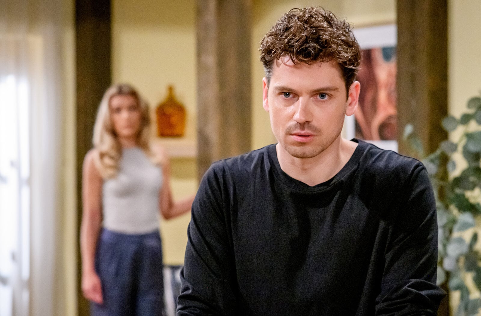 „Sturm der Liebe“: Larissas Baby-Beichte treibt Kilian in Fannys Arme | © ARD/WDR/Christof Arnold