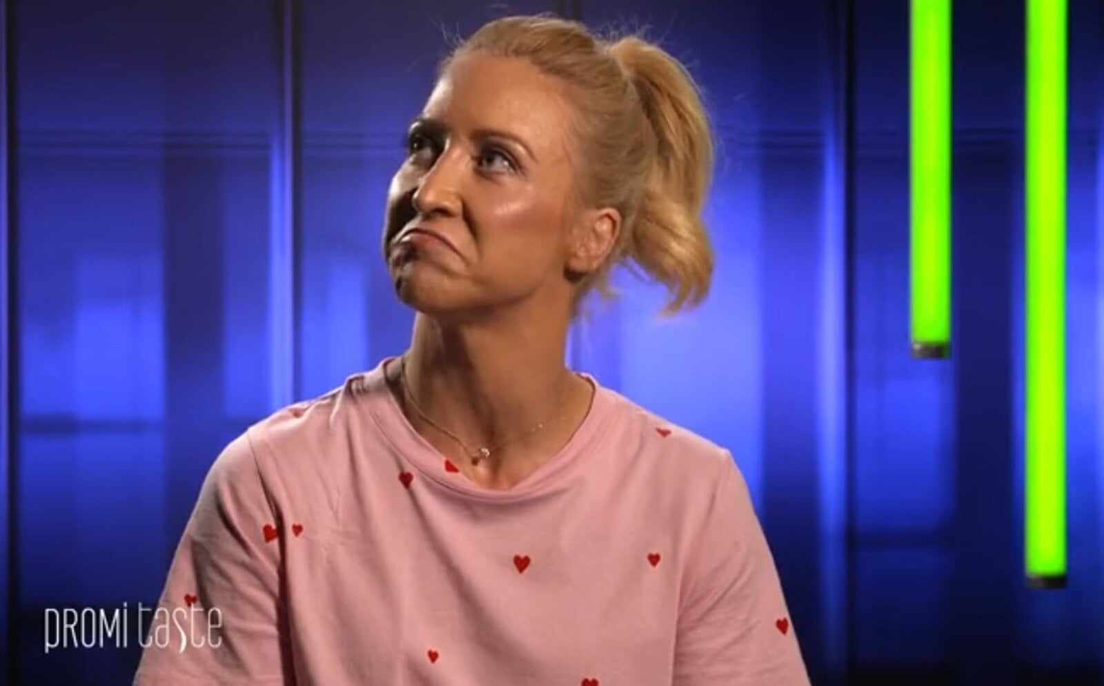 „Promi Taste“: Kathrin Menzinger sorgt für „ersten Familienstreit“ im Team Kumptner | © Sat.1