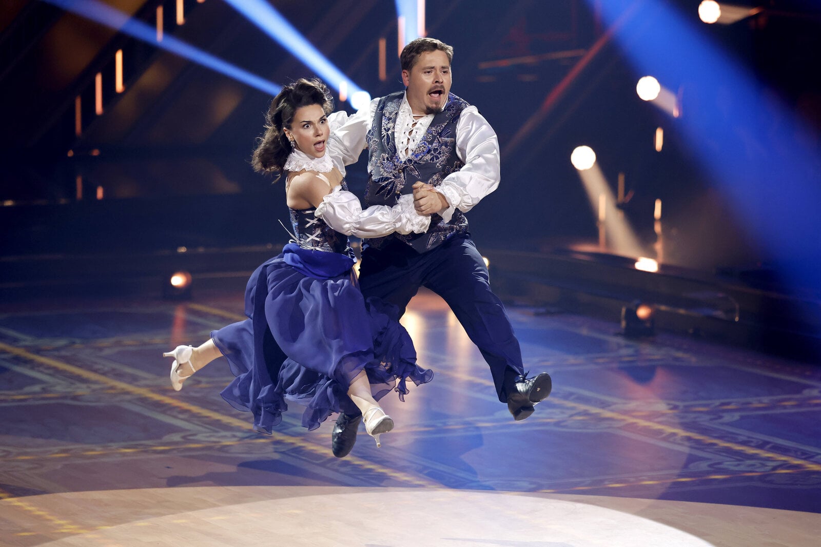 „Let’s Dance“-Kandidat verkündet Terminkonflikt mit Liveshow: „Dumm gelaufen“ | © IMAGO / Panama Pictures