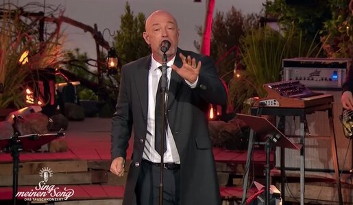 „Sing meinen Song“-Auftakt: Der Graf sorgt für die ersten Tränen – „Kam mit einer Wucht“ | © VOX