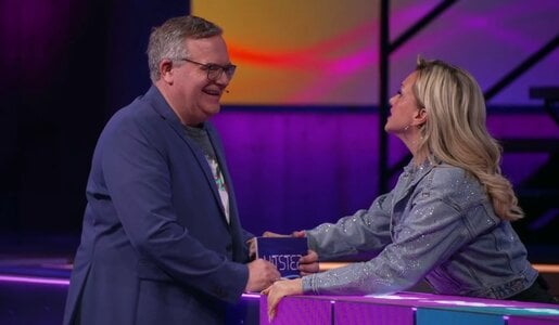 Peinlicher Patzer bei „Hitster“: Evelyn Burdecki hält die Beatles erst für AC/DC | © RTL