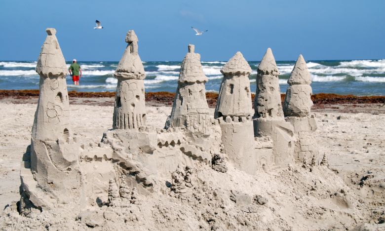 Sandburgen bauen verboten: Diese Bußgelder drohen jetzt an Nord- und Ostsee!