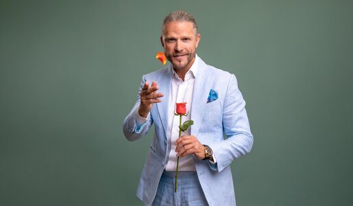 Ur-„Bachelor“ Paul Janke ist zurück als Rosenkavalier! | © RTL / Fine Lohmann