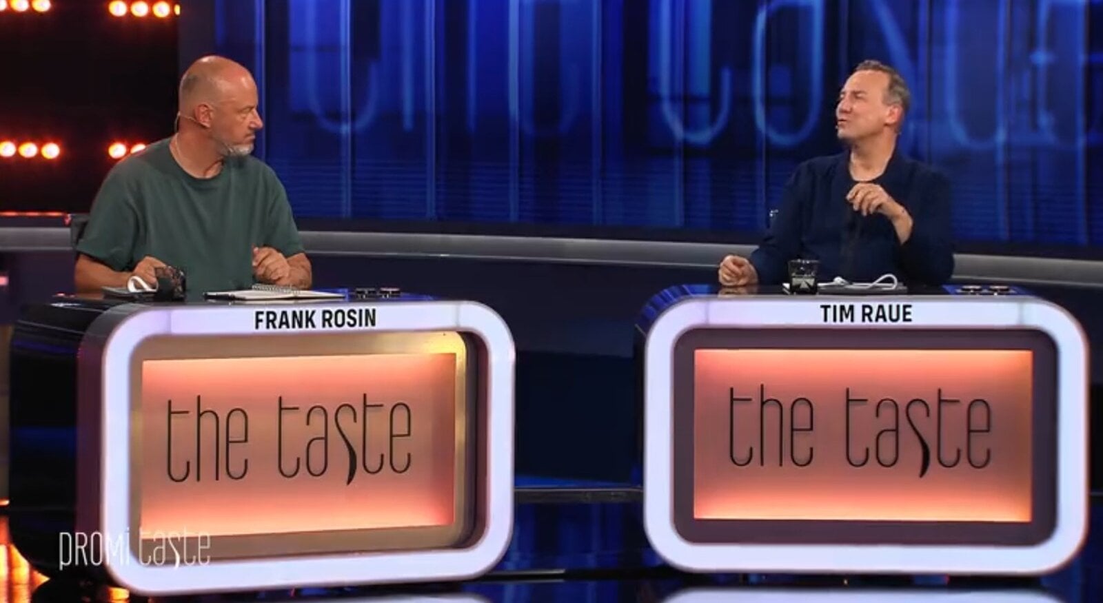 „Großes Backen“ trifft „Promi Taste“: Tim Raue spottet, Frank Rosin schwärmt von „Geniestreich“ | © Sat.1