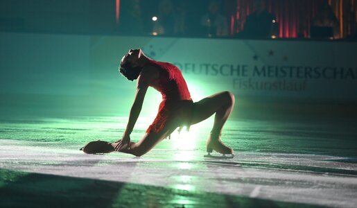 Charlie bei der Deutschen Meisterschaft auf dem Eis.  | © RTL / Julia Feldhagen