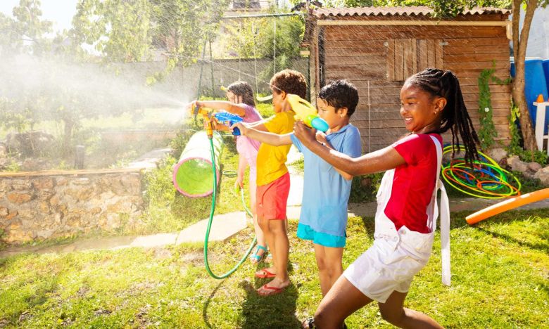 3 coole Wasserspiele für den Garten und worauf du dabei achten solltest