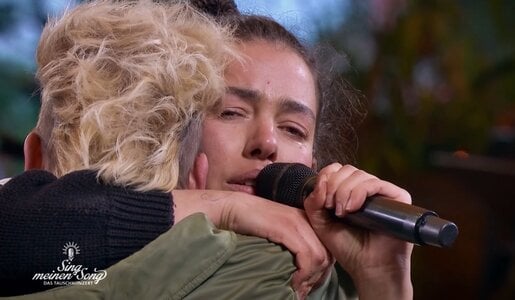 „Sing meinen Song“-Finale: Johannes Oerdings Gäste liegen sich weinend in den Armen | © VOX
