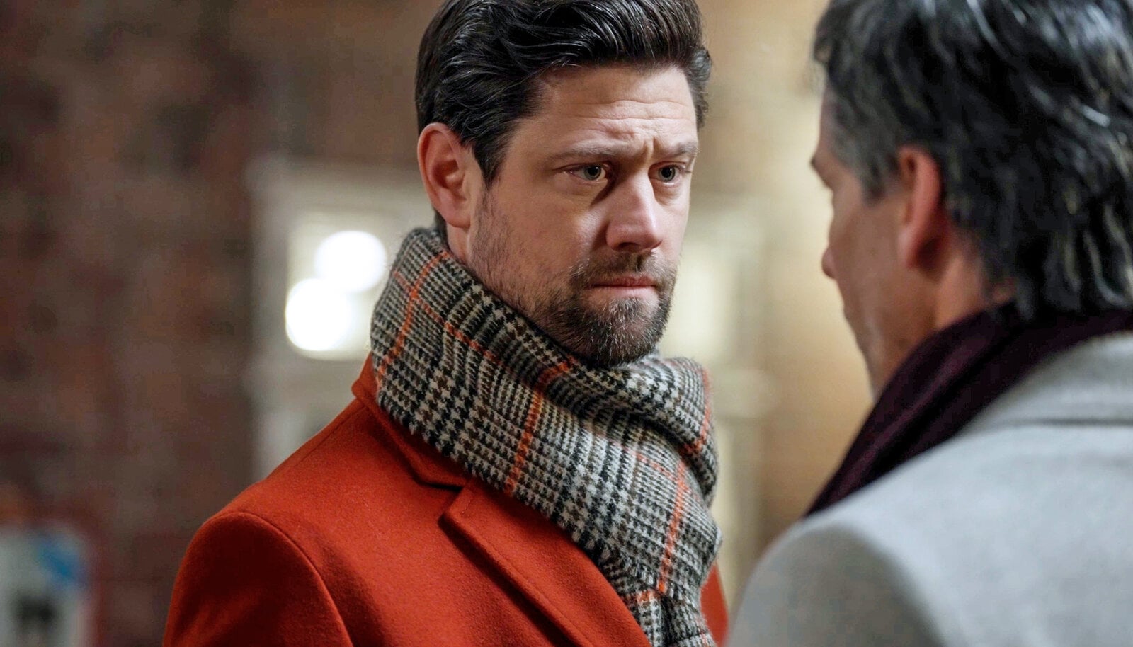 Endgültige Trennung bei „Rote Rosen“: Verrät Julius Richard jetzt bei Victoria? | © NDR/ARD/Studio Hamburg Serienwerft