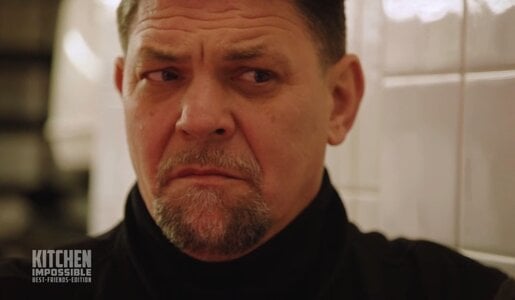„Kitchen Impossible“: Tim Mälzer warnt Gegner vor drohender Null-Punkte-Wertung | © VOX