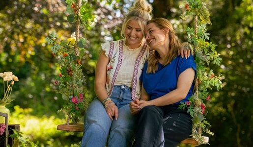 „Die Landarztpraxis“-Überraschung: Beatrice Egli stößt zum „Team Sonnenhof“ | © Joyn/Joshua Schneider