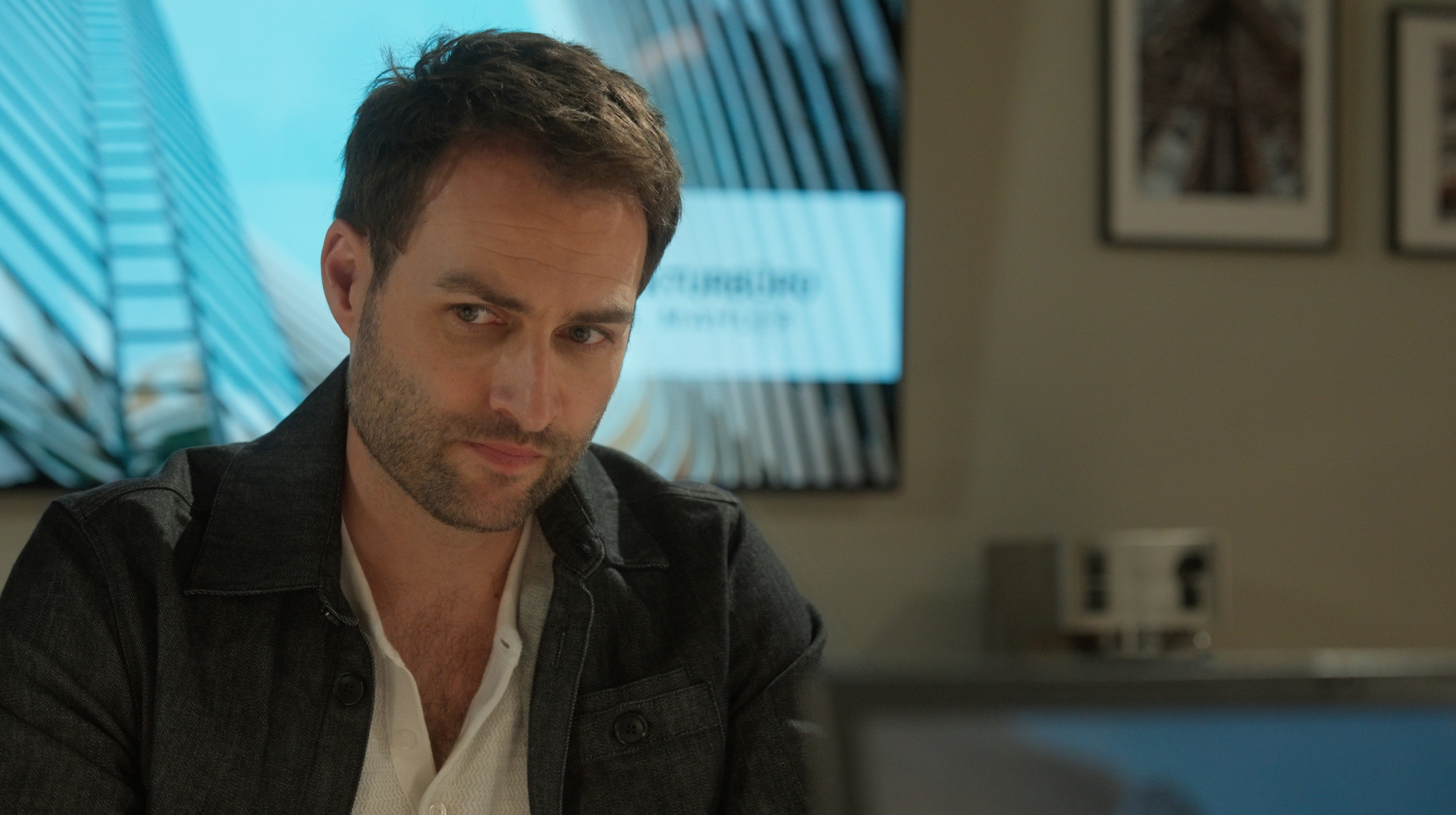 Rote Rosen“: Daniel stellt schwangeren Jess eine schockierende Forderung